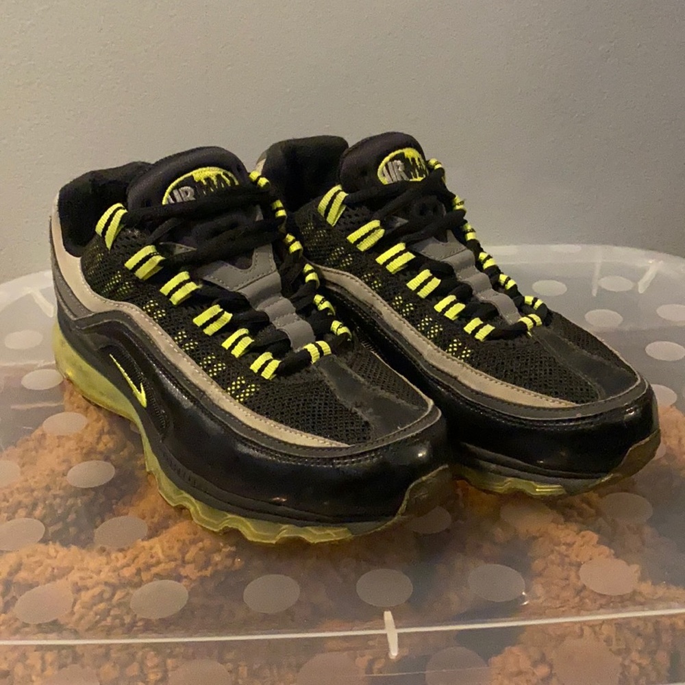 Nike AirMax Sneakers